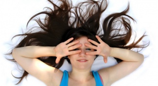 Как поднять волосы, избегая кудряшек и завивки