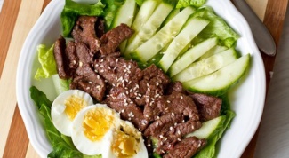 Азиатский салат с острой говядиной