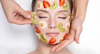 Как приготовить маски для лица на основе ягод и фруктов