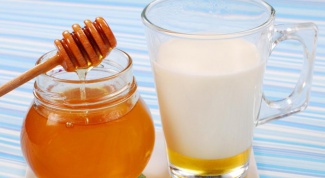 People's pharmacy: milk with honey at a temperature of