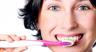 Нужно ли ежедневно чистить зубы