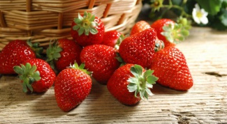 What to eat the strawberries