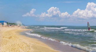 When to go to the sea of Azov with children