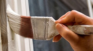 Как часто нужно красить деревянные окна