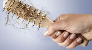 Какой шампунь помогает от выпадения волос