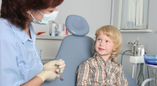 Что делать, если у ребенка налет на зубах