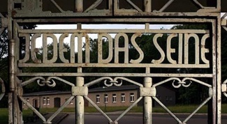 What is written on the gates of Buchenwald