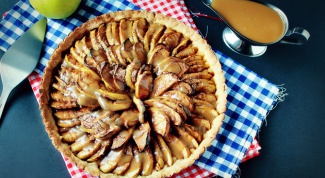 Как приготовить яблочный пирог с карамелью