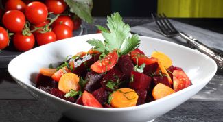 Богатые витаминами блюда: салат из свеклы и моркови