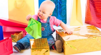 Как выбрать подарок ребенку от 0 до 1 года
