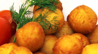 Картофельные шарики с грибным соусом