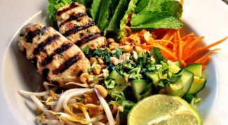 Вьетнамский салат с кинзой и мятой 