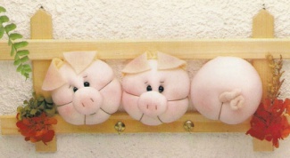 Декоративная вешалка "Забавные свинки"