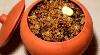 How to prepare tasty buckwheat in pots in the oven