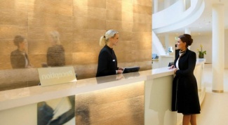 What are the duties of a receptionist