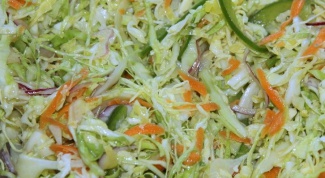 How many calories in a salad from fresh cabbage and carrots