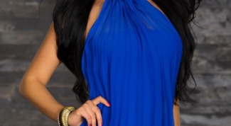 Короткое синее платье