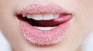 Очищение, питание и увлажнение губ
