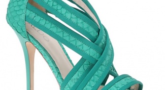 What to wear with turquoise sandals