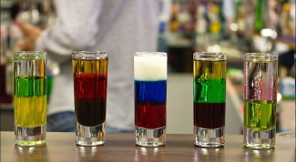 Layered cocktails based on liqueur