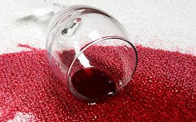 Как удалить пятно от красного вина на ковре?