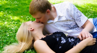 How to kiss with tongue passionately