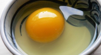 The benefits and harms from drinking raw eggs