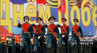 Во сколько начинаются парады в Москве