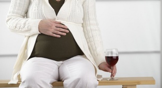 Можно ли беременным пить вино  