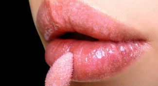 Как пользоваться блеском для губ
