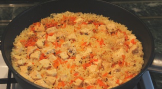 How to cook pilaf with chicken in the pan?