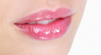 Чем можно смягчить обветренные губы