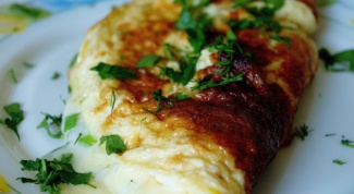 How to cook an omelet with oatmeal, herbs and onion in a slow cooker