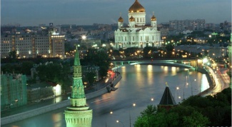 What are the advantages of living in Moscow