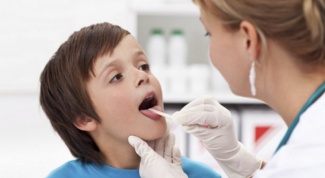 How to treat a festering sore throat in a child 3 years