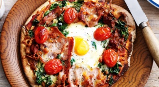 Флорентийская пицца с яйцами