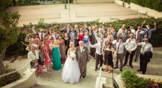 Как можно задействовать гостей во время свадебной фотосессии