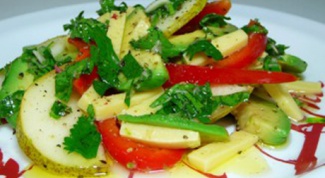 Грушевый салат с авокадо и сыром