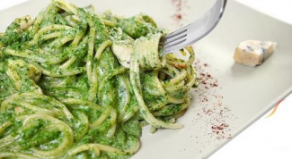 Как приготовить спагетти со шпинатно-творожным соусом?