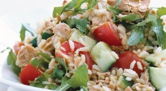 Как приготовить рисовый салат со шпинатом и тунцом?