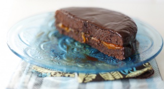 Как приготовить шоколадные пирожные с абрикосовым джемом?