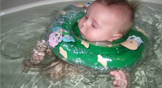 Как купать ребенка во взрослой ванне