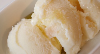 Как приготовить сливочное мороженое с соленой карамелью?