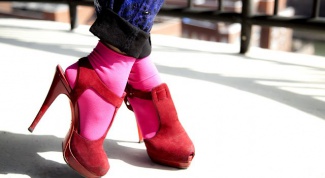 С чем носить красные туфли