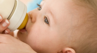 Как правильно докармливать малыша смесью, если мало грудного молока