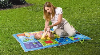 Как выбрать развивающий коврик для ребенка