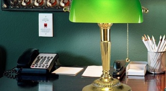 Как выбрать настольную лампу с абажуром