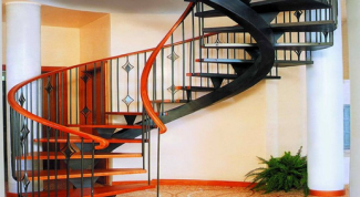 Как выбрать лестницу для загородного дома