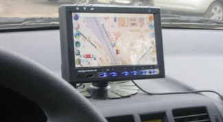 Как выбрать GPS навигатор в машину