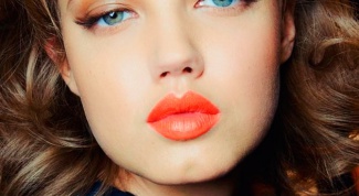 Морковные губы - самый модный макияж сезона